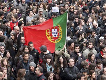 Miles de jóvenes se manifiestan en Lisboa el 12 de marzo de 2011.