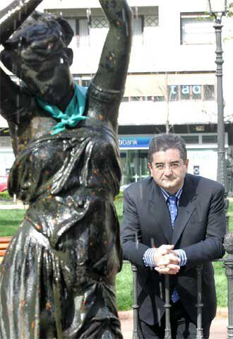 Txema Montero, en los jardines de Albia, en Bilbao.