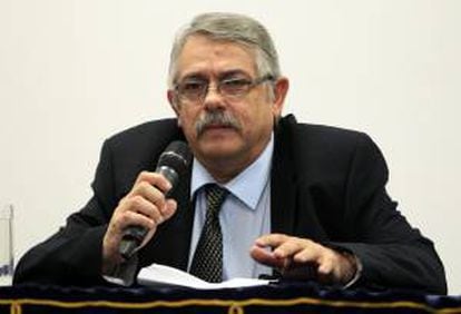 El periodista Roberto Saavedra, participa de coloquio periodístico en Ciudad de Panamá.