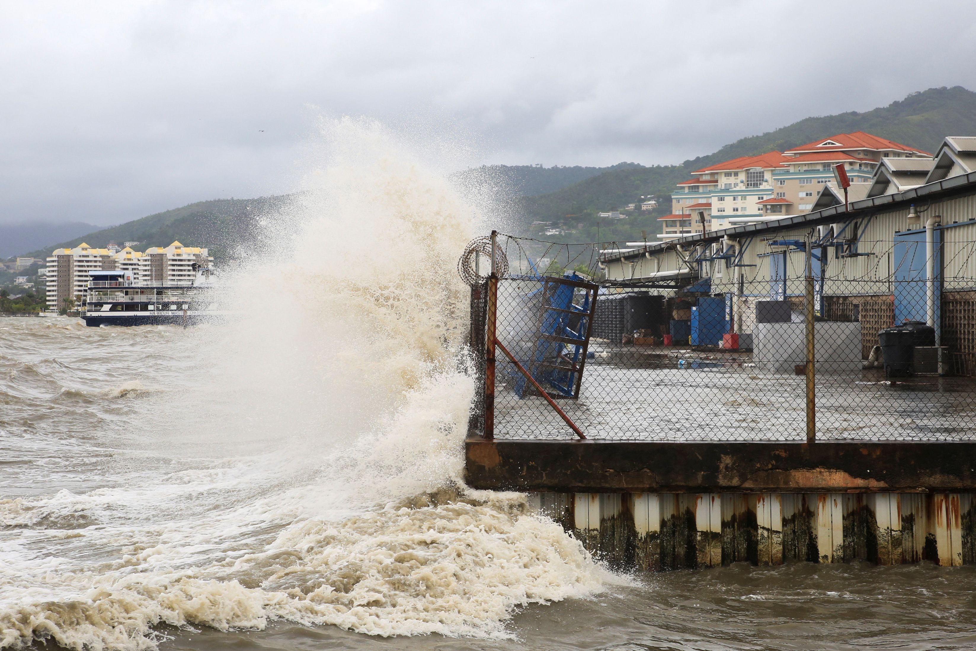 El paso del huracán ‘Beryl’ por el Caribe, en imágenes