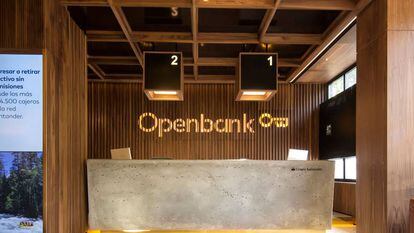 Interior de una oficina de Openbank, en una foto cedida por la entidad.