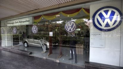 Vista de un concesionario de Volkswagen
