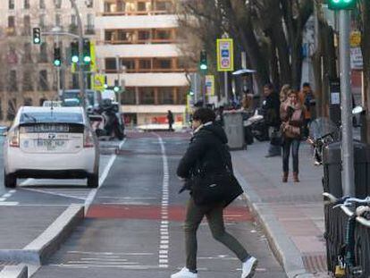 Carril bici en la calle de Santa Engracia de Madrid.  