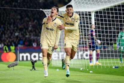 Pepe y Evanilson celebran el gol marcado por el primero, frente al Barça.