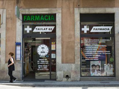 Una farmacia en la calle Taulat de Barcelona.
