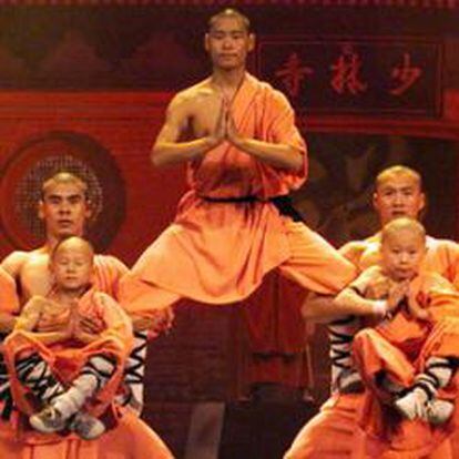 Monjes de Shaolin durante una representación