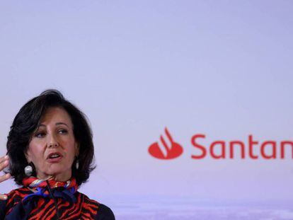 Ana Botín, presidenta del Banco Santander, durante una rueda de prensa.