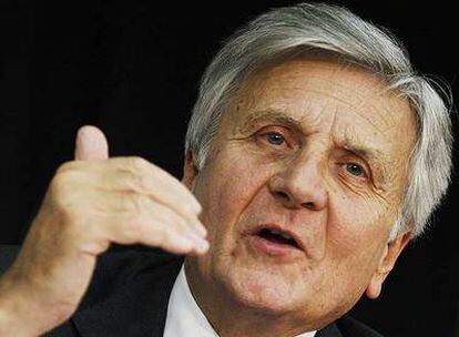 El presidente del Banco Central Europeo, Jean-Claude Trichet, gesticula durante la comparecencia de ayer en Francfort.