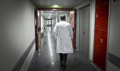 La tasa de médicos todavía supera a la recomendada.
