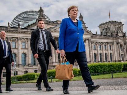 Angela Merkel,  este miércoles a la salida del Bundestag.