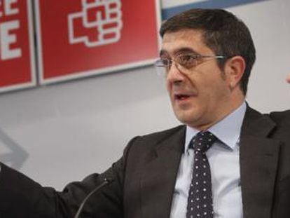 El 'lehendakari', Patxi López, durante la comparecencia en la que ha pedido un congreso para elegir al nuevo líder del PSOE.