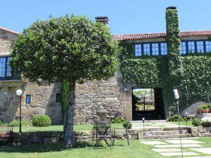 La casa de los Pintos es paradigma del respeto de esta familia de viticultores por la tradición, la arquitectura, el paisaje y, por encima de todo, las viñas, la uva y el vino.