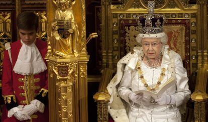 La reina Isabel II, durante su discurso ante la Cámara de los Lores.