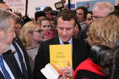 Emmanuel Macron, el pasado marzo en el Salón del Libro de París.