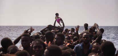 Cientos de emigrantes procedentes de Libia son rescatados en el Mediterráneo por la ONG Proactiva Open Arms.