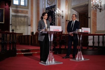 La presidenta de Madrid, Isabel Díaz Ayuso, comparece este miércoles tras la reunión del Consejo de Gobierno en el Ayuntamiento de Alcalá de Henares.
