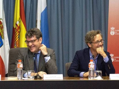 Jos&eacute; Mar&iacute;a Lassalle, durante la presentaci&oacute;n de &#039;Contra el populismo&#039;, junto al ministro &Aacute;lvaro Nadal.