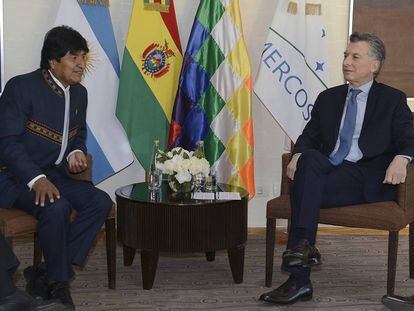 Los presidentes Evo Morales y Mauricio Macri durante una reunión mantenida en julio pasado en Mendoza, en el marco de la Cumbre de jefes de Estado del Mercosur.