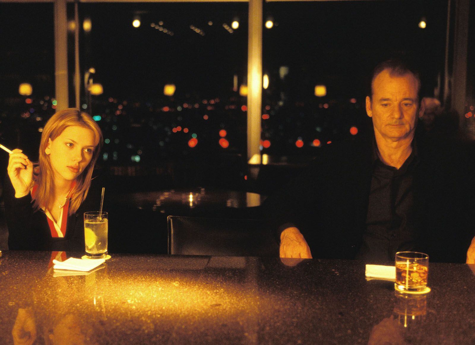 Johansson y Murray en el bar del hotel durante la película.