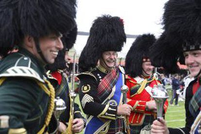 Una banda durante los Highland Games en Braemar, Escocia.
