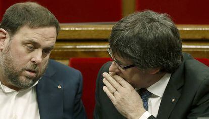 Oriol Junqueras y Carles Puigdemont, este mi&eacute;rcoles, en el Parlament