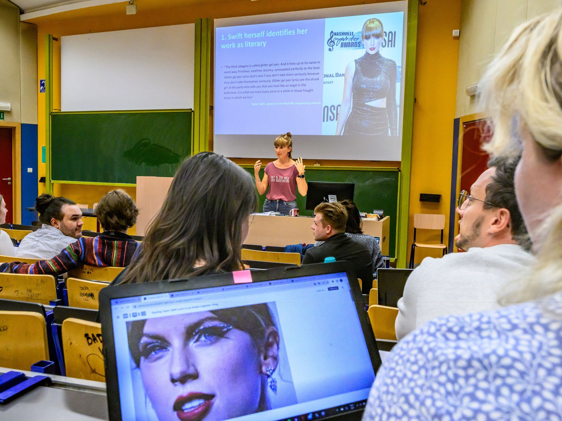 aula de la escuela de negocios de stanford