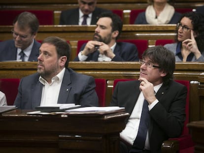 Oriol Junqueras i Carles Puigdemont al Parlament.