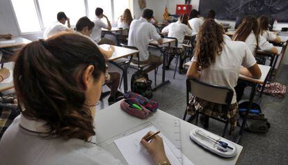 Alumnos de un centro de Valencia, durante un examen. 
