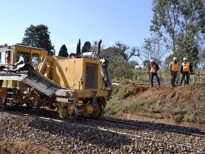 Trabajos de rehabilitación de la línea Rivera a cargo de la Corporación Ferroviaria del Uruguay.