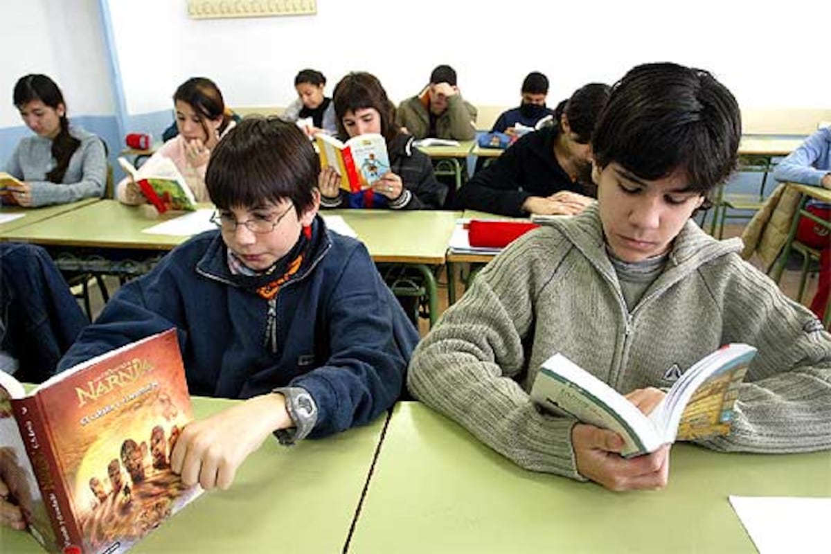 Niños leyendo en clase | Educación | EL PAÍS