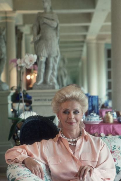Lily Safra, retratada por Slim Aarons en Villa Leopolda, en Francia, en julio de 1991.