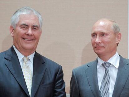 Tillerson y Putin, en 2011, firmando un acuerdo en Sochi (Rusia) en 2011.