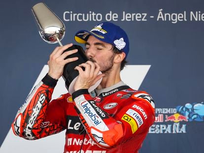 El piloto italiano Francesco 'Pecco' Bagnaia celebra su victoria en el Gran Premio de España disputado este domingo en Jerez.