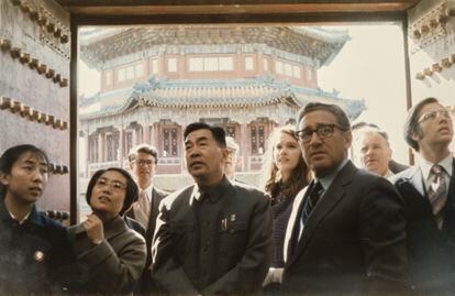 Kissinger mengunjungi Istana Musim Panas di Beijing (Cina).