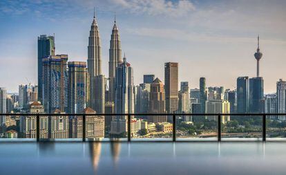 Las Torres Petronas en el perfil de Kuala Lumpur.