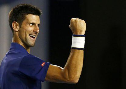 Novak Djokovic celebra la victoria ante Roger Federer.