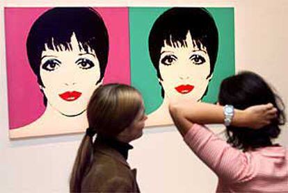 Retratos de Liza Minnelli realizados por Andy Warhol, que se exponen en Berlín.
