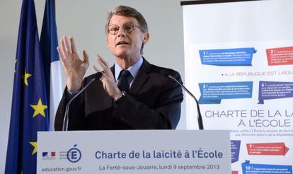 Peillon presenta la Carta del Laicismo en la apertura del curso.