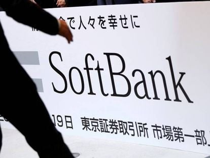 Logotipo de Softbank durante un evento de la compañía en Tokio.