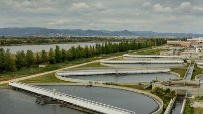 Depuradora de Agbar en el Baix Llobregat (Barcelona). La compañía quiere impulsar la regeneración del agua en la zona y el aprovechamiento sostenible de recursos locales, con un proyecto con fondos Next Generation que supone una inversión de unos 1.500 millones de euros.