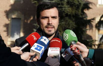 El candidato de Unidad Popular-IU a la presidencia del Gobierno, Alberto Garzón, en declaraciones a los periodistas al pasado día 25.
