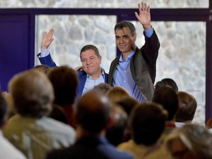 Pedro Sánchez i Emiliano García Page en un acte a Toledo. 