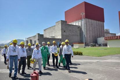 Rocío Nahle García y Manuel Bartlett Díaz, examinaron la seguridad y confiabilidad con la que opera la central nuclear durante un recorrido en octubre de 2019. 
