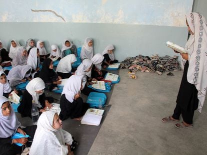 Una escuela primaria de niñas en Kandahar (Afganistán), este lunes.