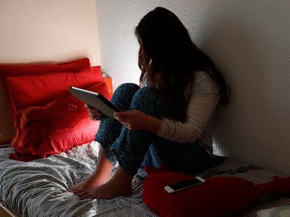 DVD(891). 02-04-2018. Madrid. Report. para ilustrar el ciberacoso en adolescentes. © LUIS SEVILLANO.