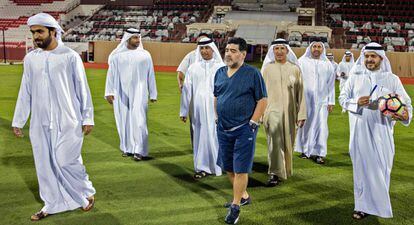 Maradona, en su presentaci&oacute;n en el Fujairah. 