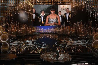 Michelle Obama anuncia el oscar a la mejor pel&iacute;cula. 