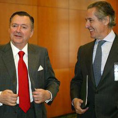 El Banco de España insta al sector a iniciar fusiones ante la crisis