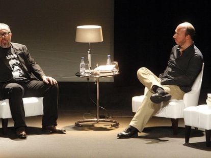 Jorge Guerricaechevarr&iacute;a (derecha), con &Aacute;lex de la Iglesia durante un di&aacute;logo en 2010.