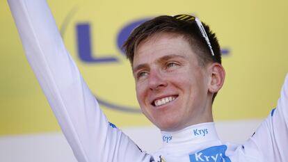 Tadej Pogacar con el maillot blanco del Tour de Francia 2022.